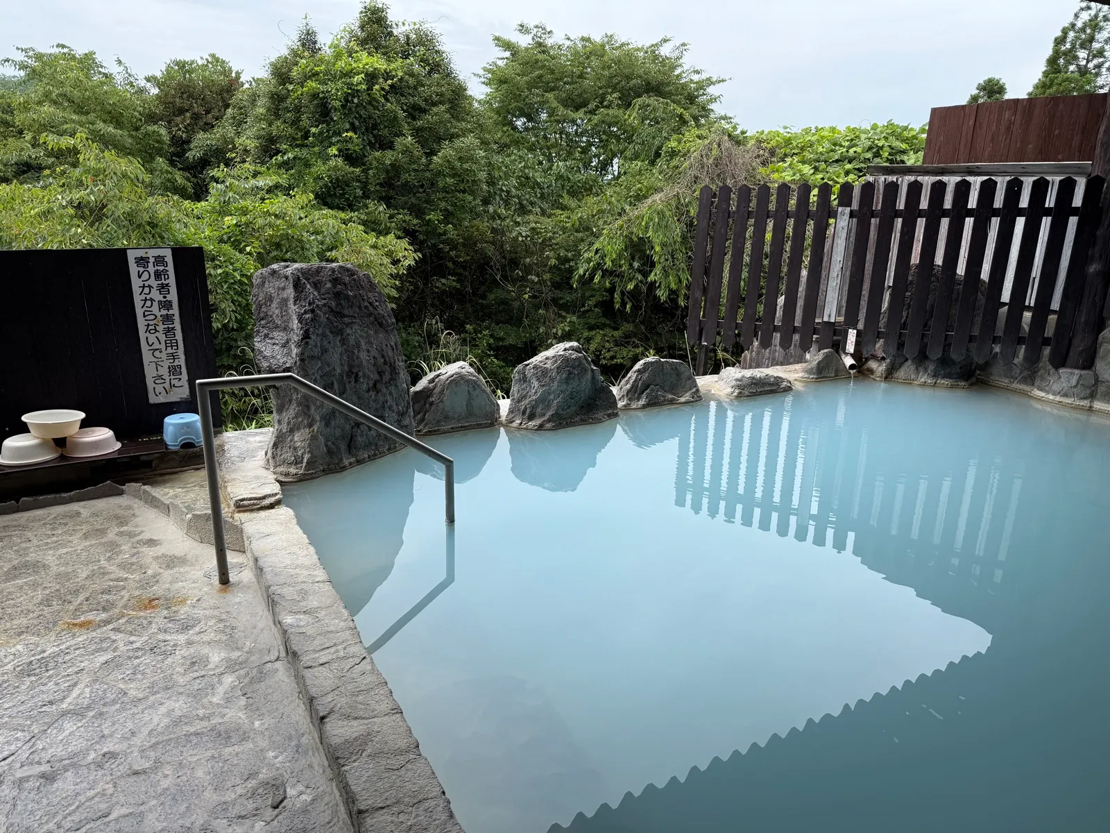 はげの湯温泉「豊礼の湯（ほうれいの湯）」｜コバルトブルーの絶景露天と地獄蒸し