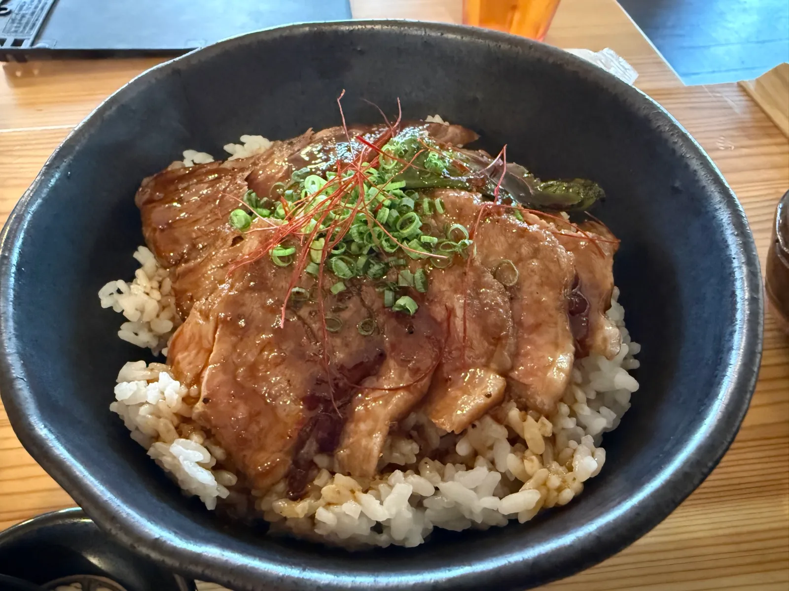 小国町「すずかれん」の赤牛丼｜黒川温泉近くで味わう、最後は出汁茶漬けで